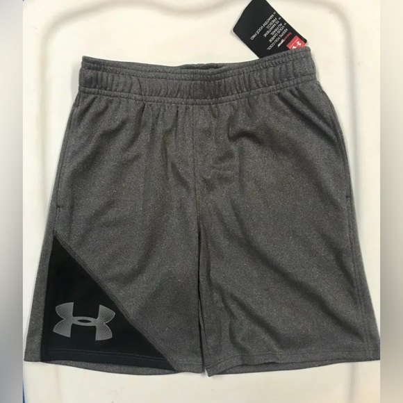 Under Armour Boys Shorts HeatGear Dual Pockets Boys Sz  6 Years Carbon Heather - Picture 1 of 2